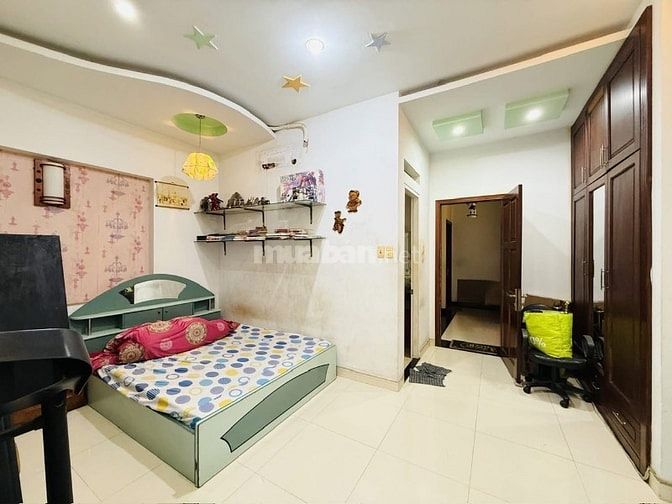 Bán nhà 2 lầu 6x20, giá 750 triệu, ngay chợ Phú Lạc, sổ Hồng riêng 