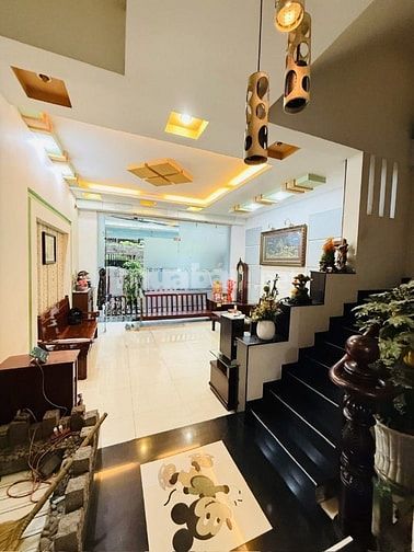 Bán nhà 2 lầu 6x20, giá 750 triệu, ngay chợ Phú Lạc, sổ Hồng riêng 