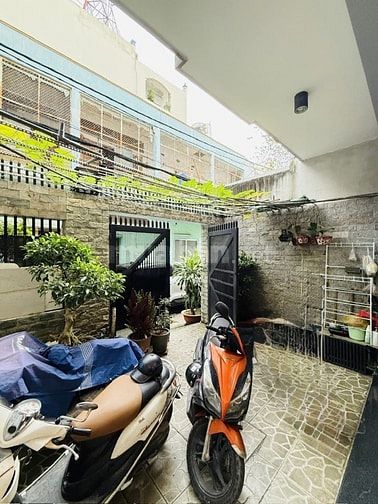 Bán nhà 2 lầu 6x20, giá 750 triệu, ngay chợ Phú Lạc, sổ Hồng riêng 