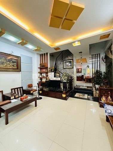 Bán nhà 2 lầu 6x20, giá 750 triệu, ngay chợ Phú Lạc, sổ Hồng riêng 