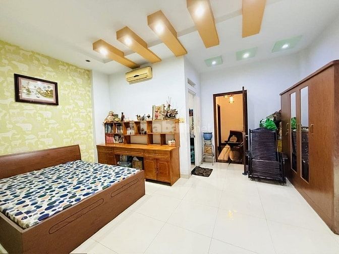 Bán nhà 2 lầu 6x20, giá 750 triệu, ngay chợ Phú Lạc, sổ Hồng riêng 