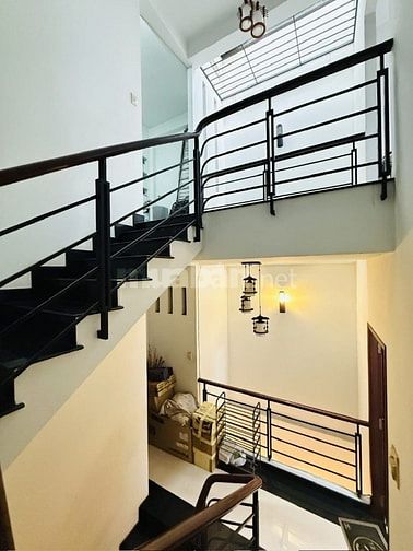 Bán nhà 2 lầu 6x20, giá 750 triệu, ngay chợ Phú Lạc, sổ Hồng riêng 
