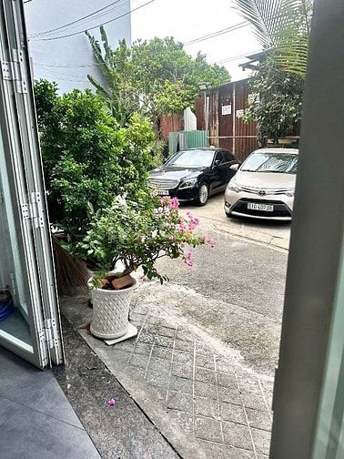 Nhà Bán góc 2 mặt tiền hẻm xe hơi đường Huỳnh Tấn Phát