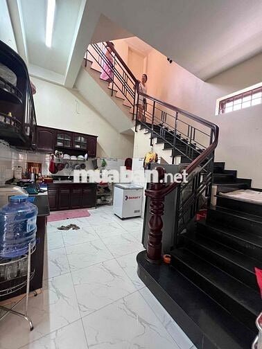 Cho Thuê Biệt Thự DT 600m2 1Trệt 3Lầu 5Pn 5Wc Sân Vườn Hơp Mầm Non VP