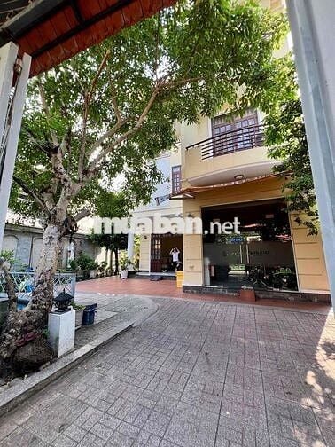Cho Thuê Biệt Thự DT 600m2 1Trệt 3Lầu 5Pn 5Wc Sân Vườn Hơp Mầm Non VP