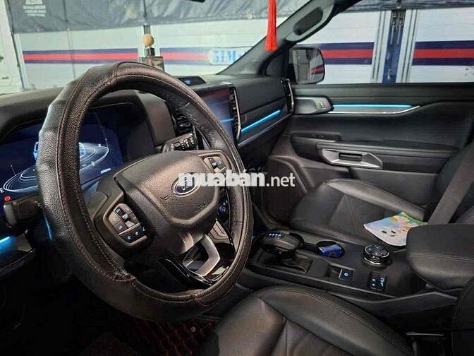 Ford Everest 2024 25000 km Trắng