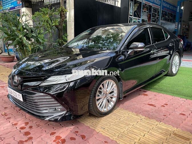 Toyota Camry 2021 2.5Q Đen 38km