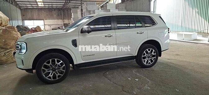 Ford Everest 2024 25000 km Trắng