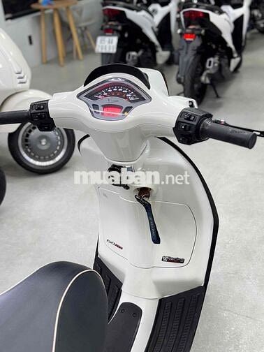 Vespa Sprint 150 Racing 2020 rin chuẩn lướt