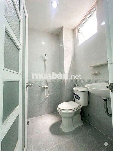 Khai Trương nhiều phòng Ban Công, Có gác cao, gần ĐH Quốc Tế Hồng Bàng