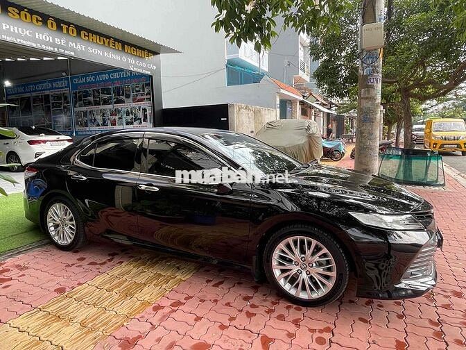 Toyota Camry 2021 2.5Q Đen 38km