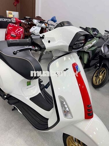 Vespa Sprint 150 Racing 2020 rin chuẩn lướt