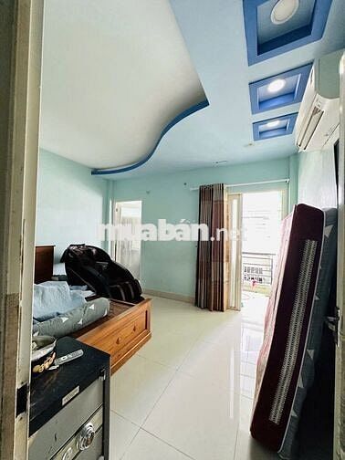 Nhà rộng 2 tầng, gần công viên Nguyễn Sỹ Sách.