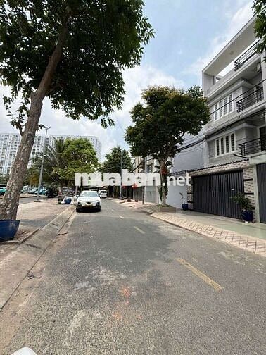 Cần bán gầp Đầt .PTTN  khu 10ha .Dương Thị Giang DT 5 x 25 giá 10 tỷ 5