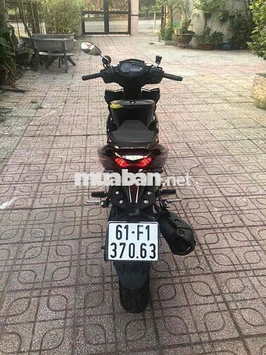 xe cợp dang ket tien nên ra di em no