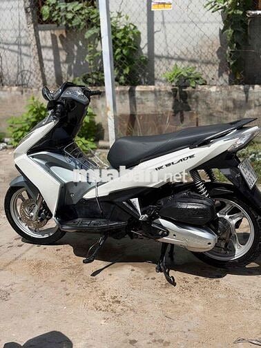 Honda Air Blade 125 Trắng bạc biển 65