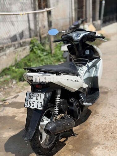 Honda Air Blade 125 Trắng bạc biển 65