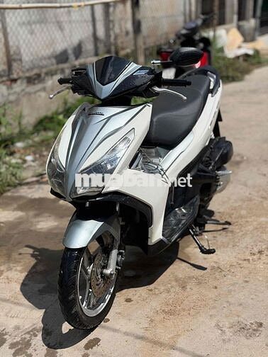 Honda Air Blade 125 Trắng bạc biển 65