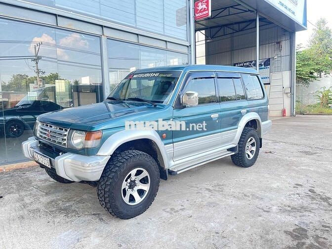 Mitsubishi Pajero V43 Xanh nhập nhật