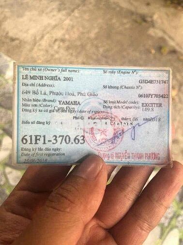 xe cợp dang ket tien nên ra di em no