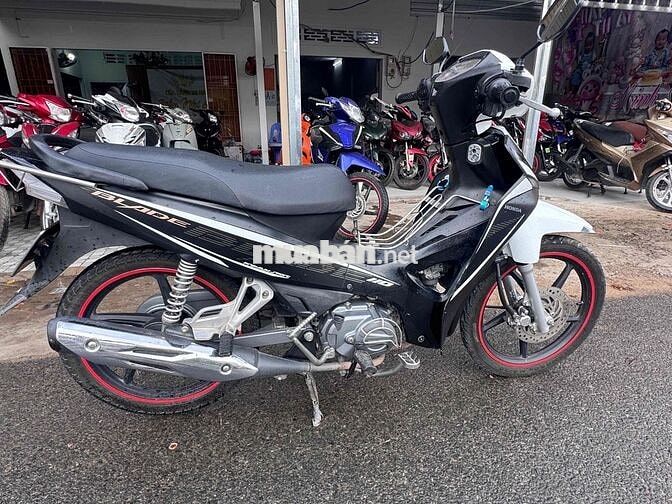 Honda Blade Trắng đen