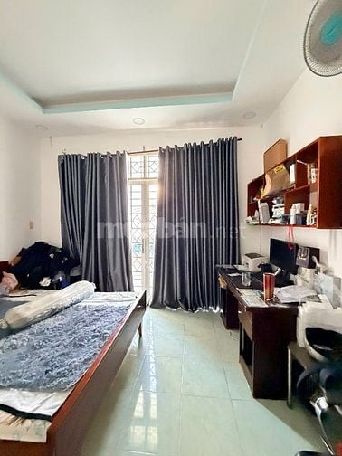 Bán nhà Phú Nhuận. Mặt tiền kinh doanh buôn bán, Dt 4m x 16m Vuông 
