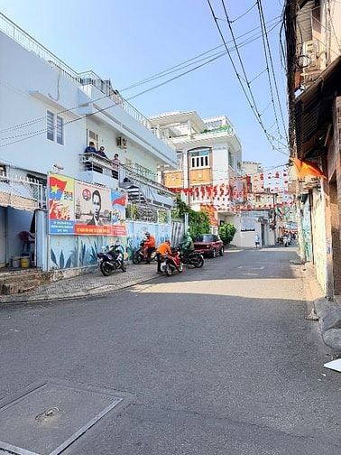 Bán nhà Phú Nhuận. Mặt tiền kinh doanh buôn bán, Dt 4m x 16m Vuông 