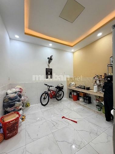 Bán nhà Phú Nhuận. Mặt tiền kinh doanh buôn bán, Dt 4m x 16m Vuông 