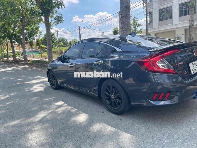 Honda Civic 2020 Xanh đen 10 vạn 1.8