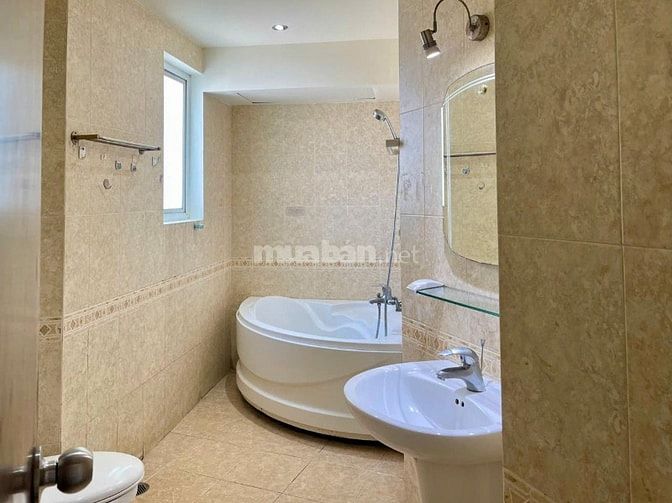 Bán Gấp Căn Hộ Hùng Vương Plaza - 130m², 3PN, 3WC - Sổ Hồng Riêng