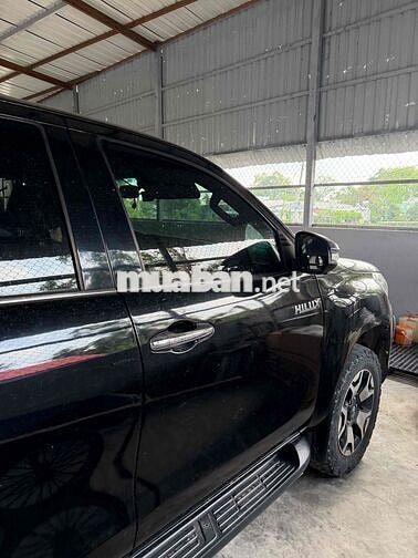 Toyota Hilux 2018 2.8G 4x4 AT Đen