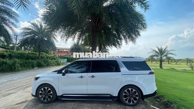 Kia Carnival 2023 Signature 2.2D 75000 km