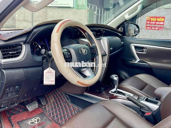 Toyota Fortuner 2017 Bạc 26.000 km