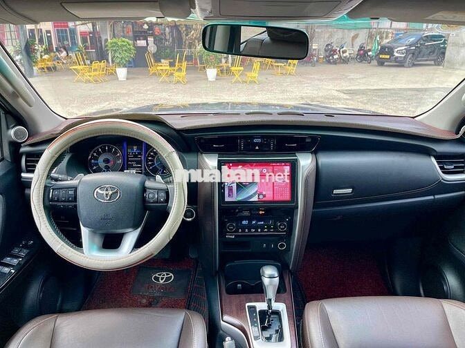 Toyota Fortuner 2017 Bạc 26.000 km
