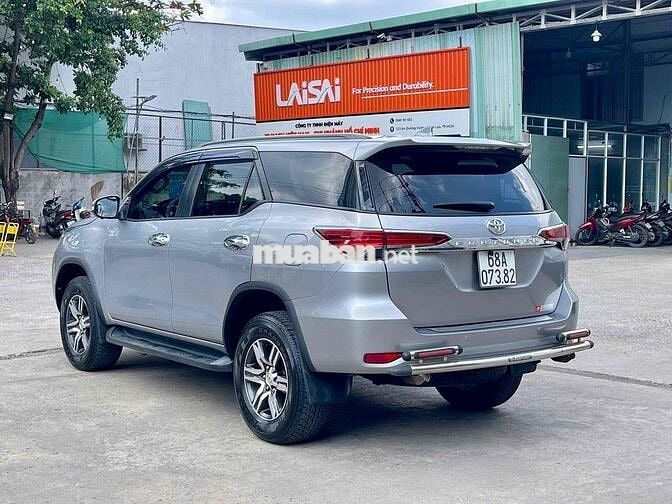 Toyota Fortuner 2017 Bạc 26.000 km