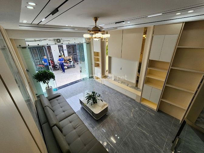 Căn nhà 3 tầng độc lập ngay Sân Vận động An Dương, vài bước ra đến Hồ 