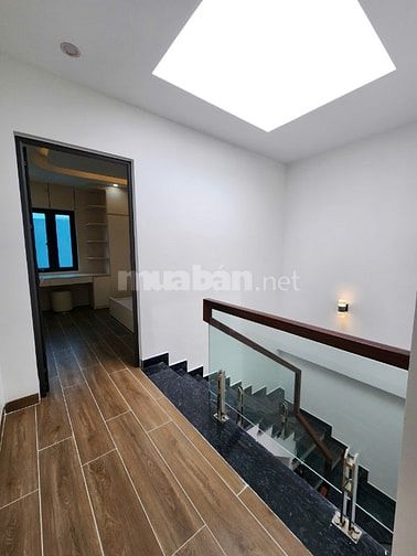 Căn nhà 3 tầng độc lập ngay Sân Vận động An Dương, vài bước ra đến Hồ 