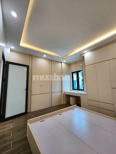 Căn nhà 3 tầng độc lập ngay Sân Vận động An Dương, vài bước ra đến Hồ 