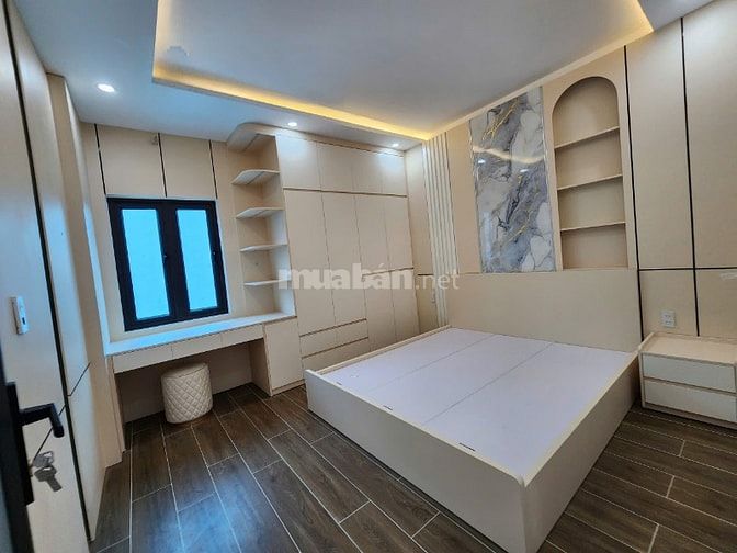 Căn nhà 3 tầng độc lập ngay Sân Vận động An Dương, vài bước ra đến Hồ 