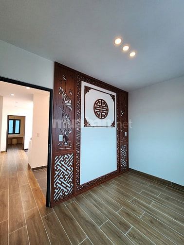 Căn nhà 3 tầng độc lập ngay Sân Vận động An Dương, vài bước ra đến Hồ 