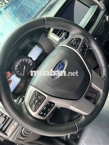 Ford Ranger Limited Đen 5 chỗ