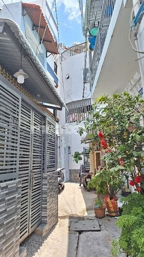 Nhà mới tuyệt đẹp, 1trệt, 1lầu, ST. Ngang 3,7m/NH4m x Dài 14,2m