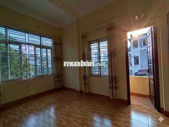 Cho thuê nhà căn góc 82 ngô quyền hà đông, 110m nhà 3 tầng, kinh doanh