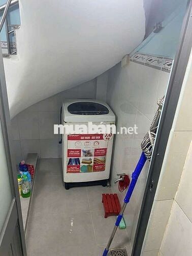 Cho thuê nhà nguyên căn 2 phòng ngủ 2wc có sân thượng 