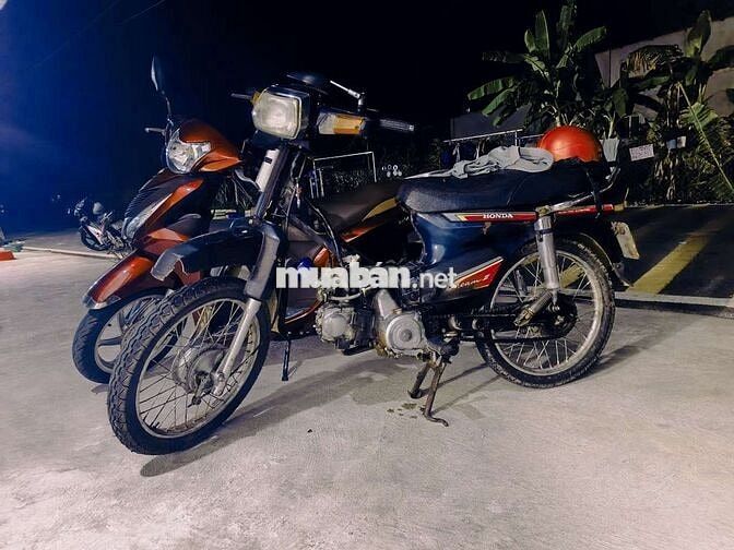 Honda Dream màu Tím