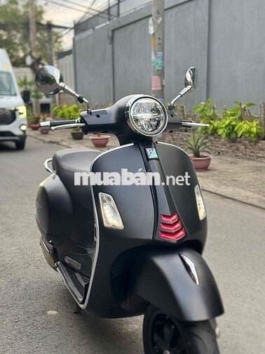 Piaggio Vespa GTS 2021 Đen mờ lịch lãm mới ken 98%