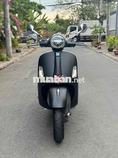 Piaggio Vespa GTS 2021 Đen mờ lịch lãm mới ken 98%