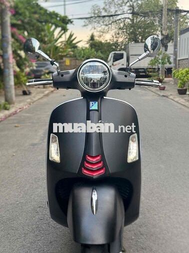 Piaggio Vespa GTS 2021 Đen mờ lịch lãm mới ken 98%