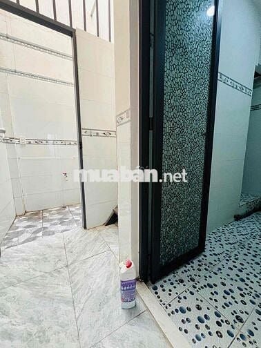 cho thuê nhà Thạnh Lộc 19 3 phòng ngủ đường xe hơi thông