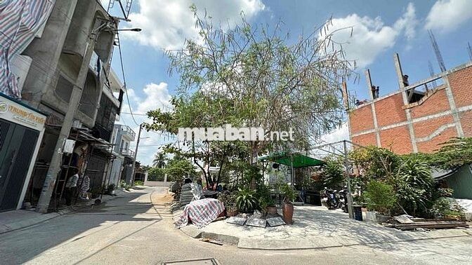 Bình chiểu Tp HCM - Đất 5.5 x 15m { 81m2 SHR full thổ cư } Giá 4 tỷ